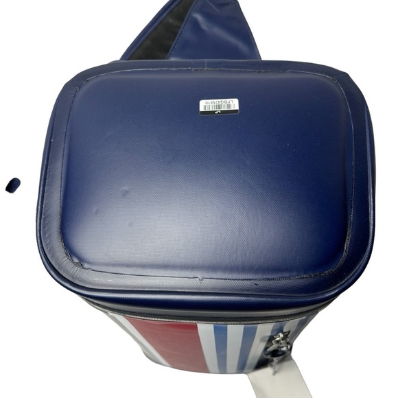 NWOT Limited Edition Vineyard Vines x Target Navy Padded Shoulder Sling Cooler - Picture 5 of 16